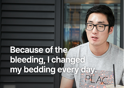 진물과 피 떄문에 매번 침구를 갈았어요.