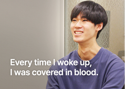 자고 일어나면 매번 피범벅이었어요.