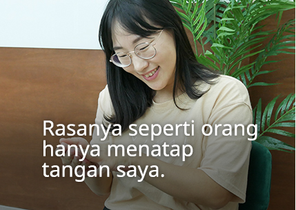 Rasanya seperti orang hanya menatap tangan saya.