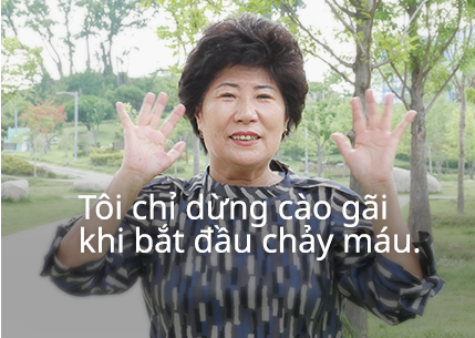 Tôi chỉ dừng cào gãi khi bắt đầu chảy máu.