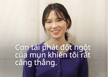 Cơn tái phát đột ngột của mụn khiến tôi rất căng thẳng.